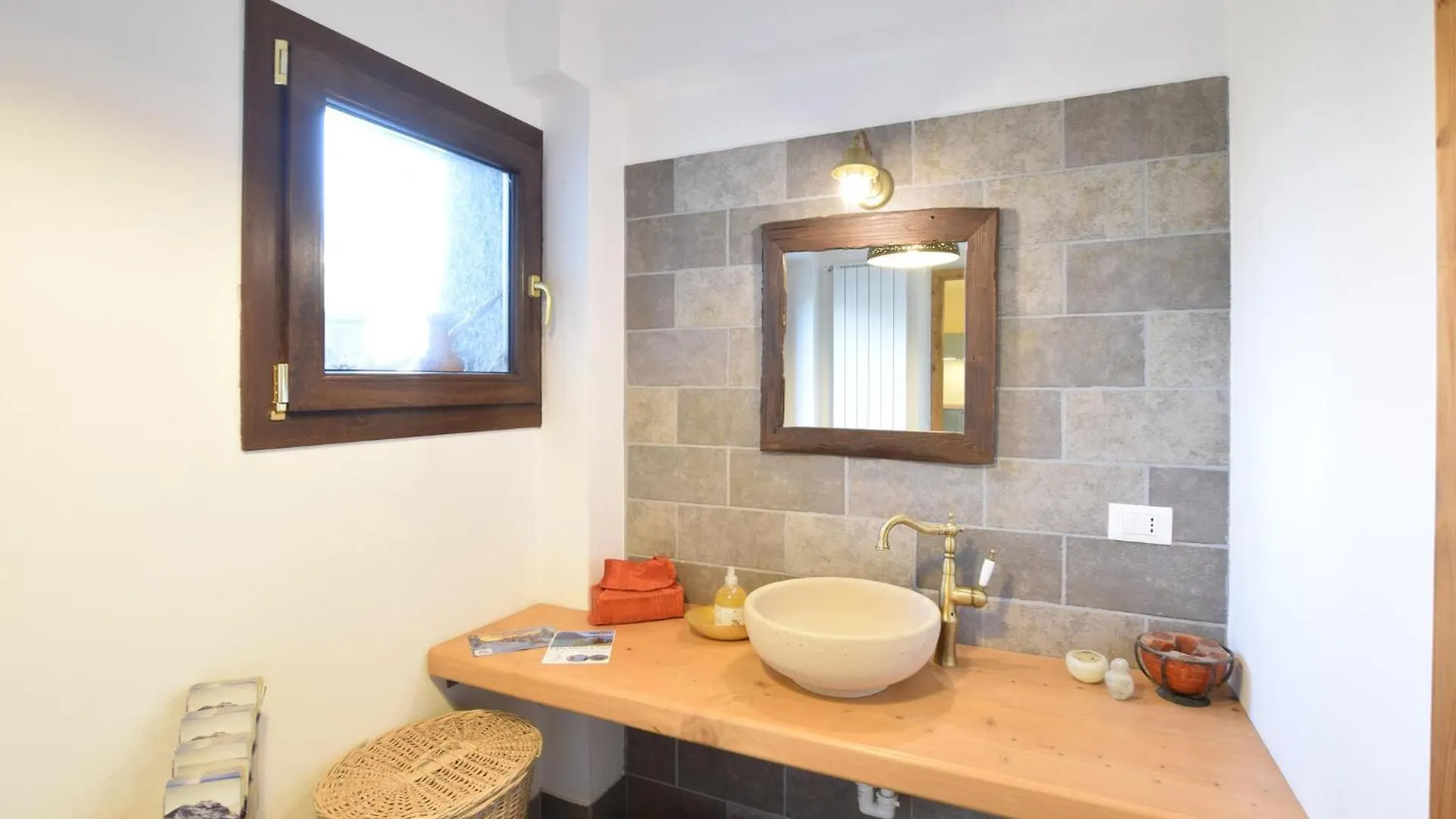 Tranquility At Pool Villa Solto Collina Italy
